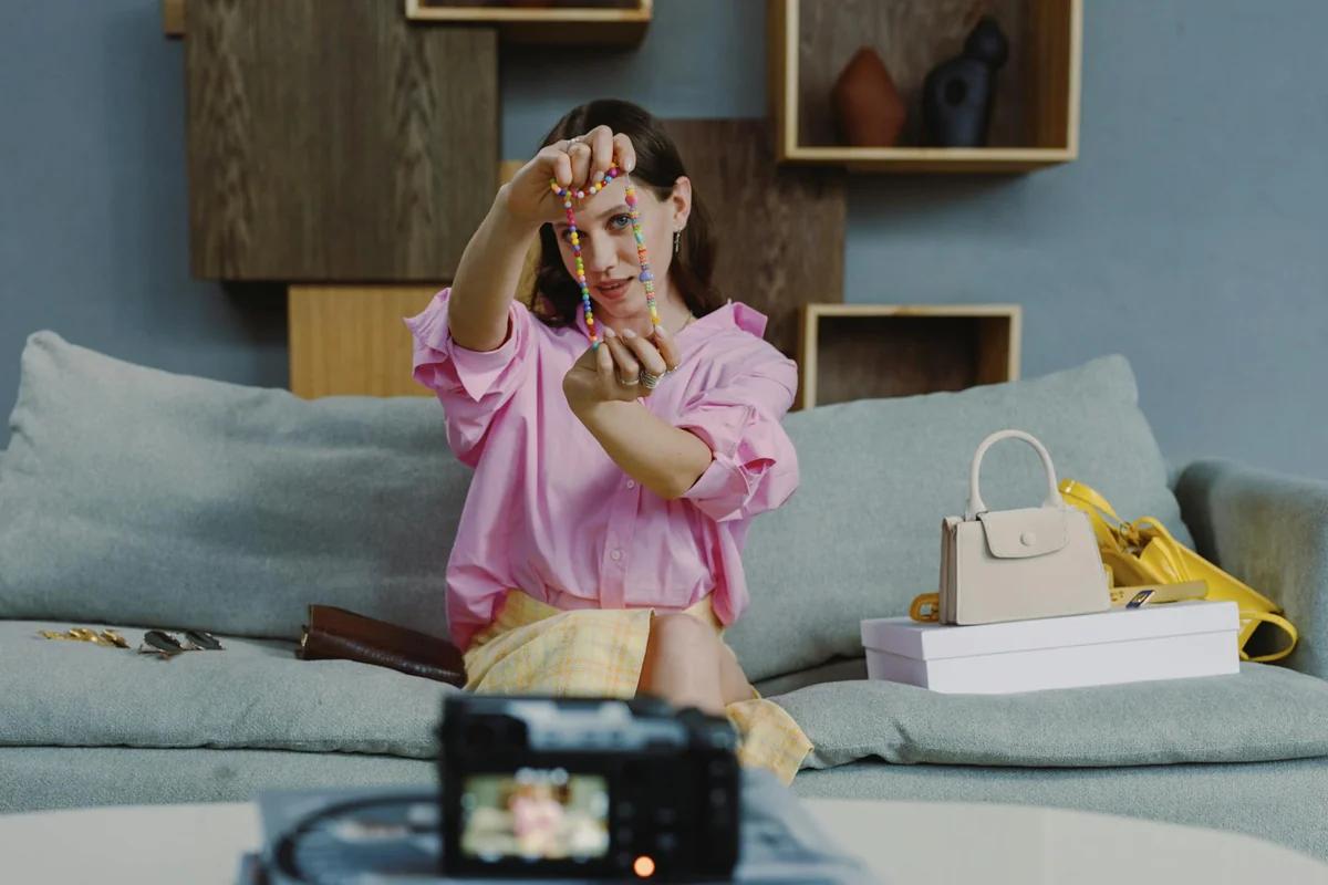 靠內容創作者「超充」品牌策略 Coach 成功打入 Gen Z 市場