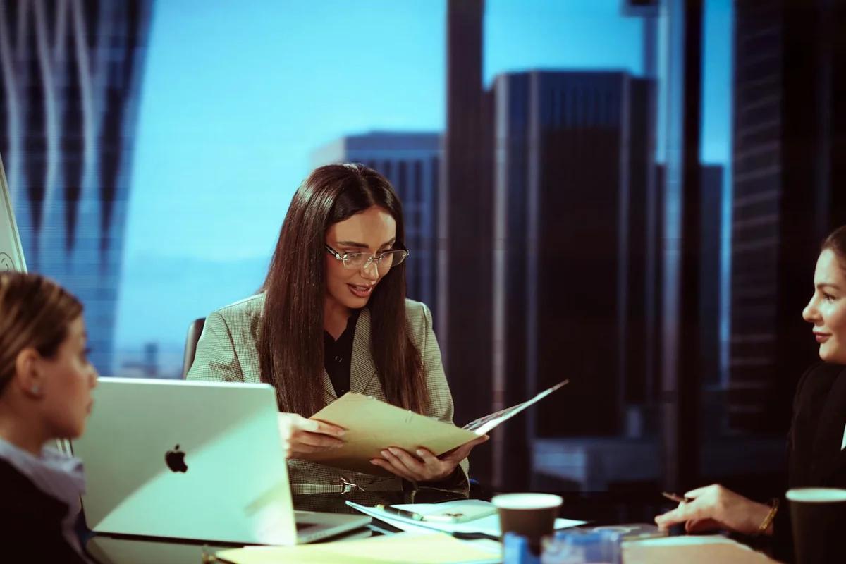 成城學園高校畢業生人脈曝光！小淵優子、米良春香等政經名流背景