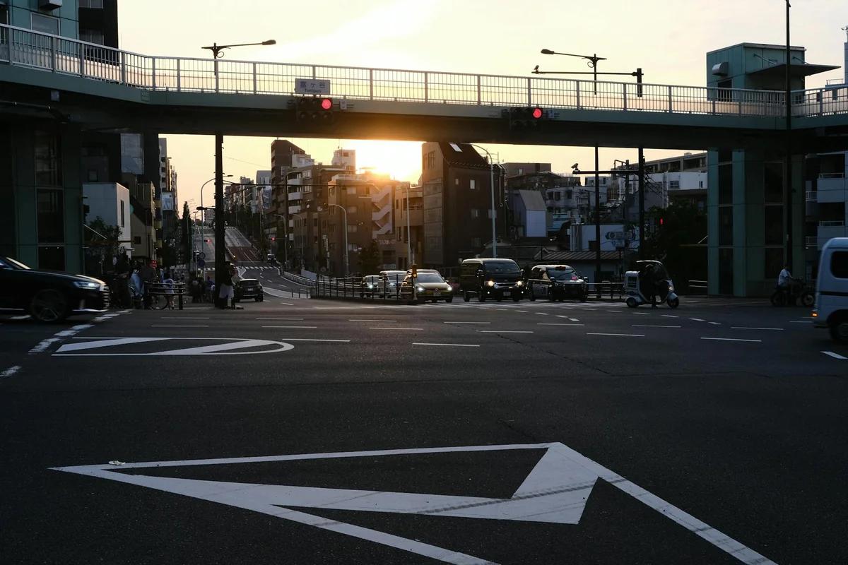 八王子百貨店全滅後，人潮不減卻無人消費？街頭異常現象