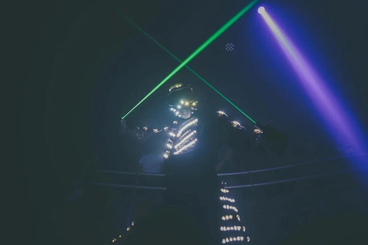 安德莉亞·拜恩斯驚喜回歸！5年沒演戲，她靠這首EDM-Rap歌曲重回娛樂圈