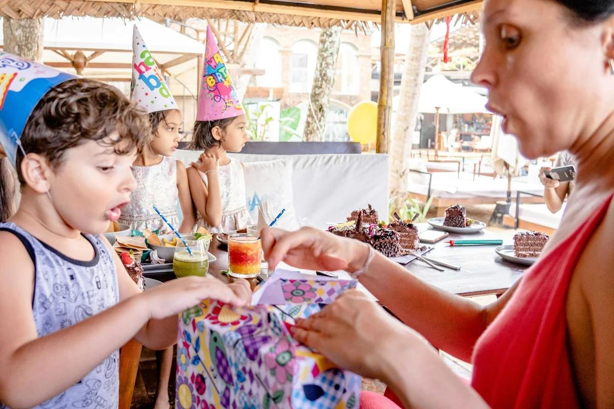 母親生日送皂花？妹妹怒轟「太離譜」引論戰：價值觀差異藏在禮物背後