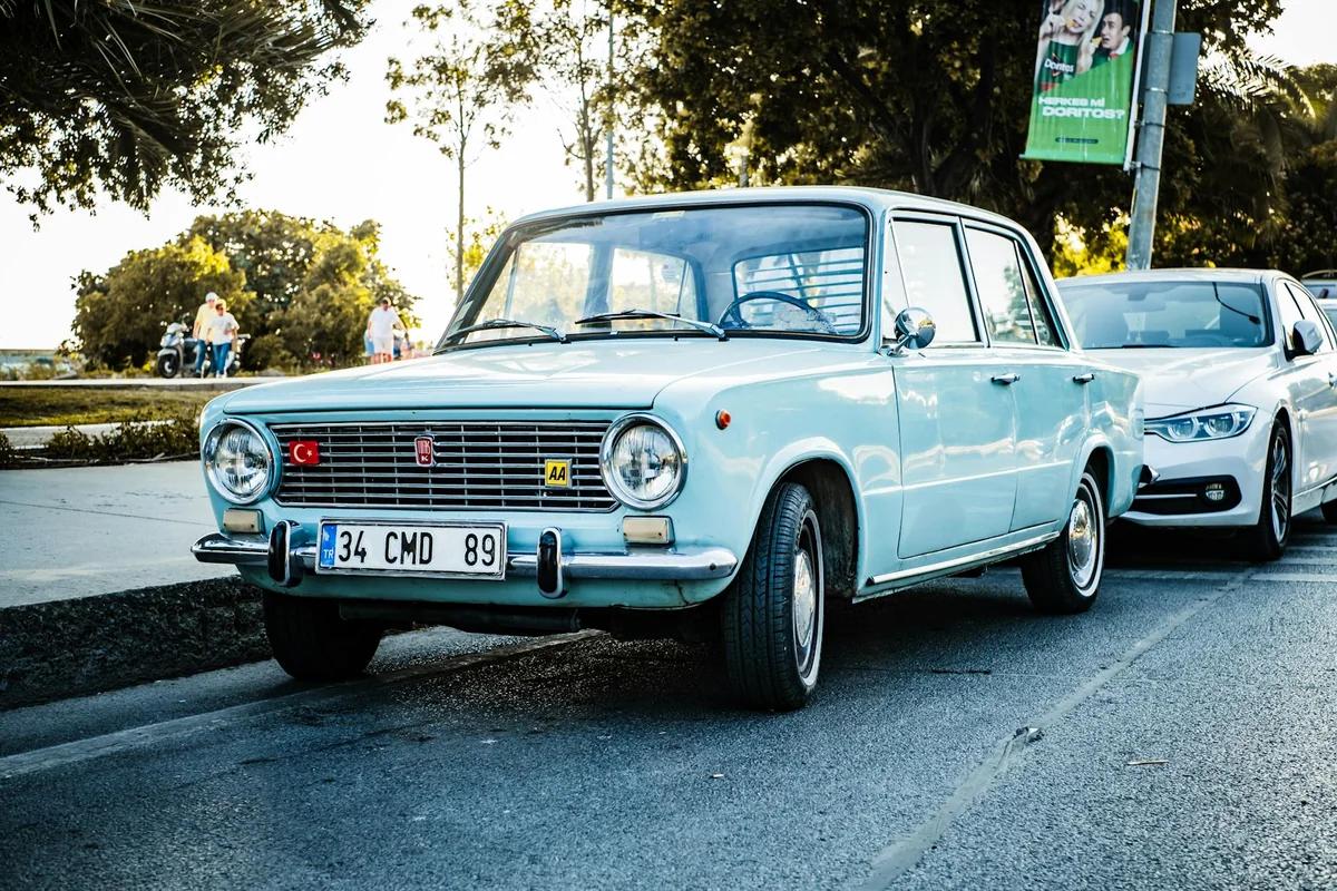 中古車店新人哭喊：令和少女太熱情！一台台名車被掃空