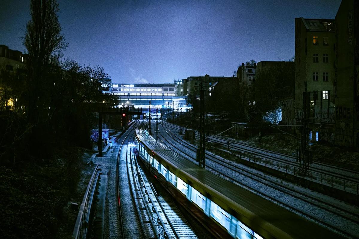 深圳機場北站被封「最孤獨地鐵」！出站見荒野 網驚：像電影《荒野求生》 ／ Photo by Tommy K