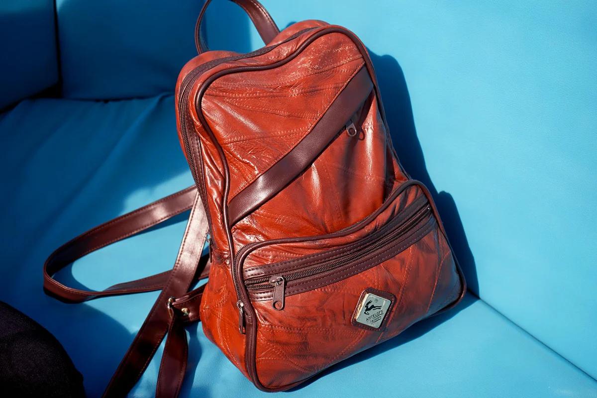 費加羅男包新作登場！FENDI「霍博 軟款」53萬日幣，豪華藍色F標識搶眼