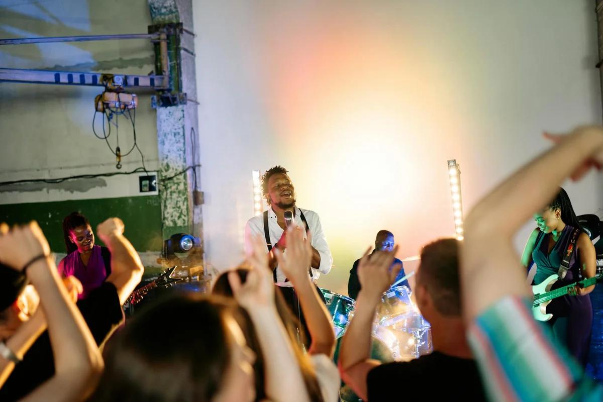 SATOH東京公演全場大合唱！Linna喊話：「請把音量推到200」