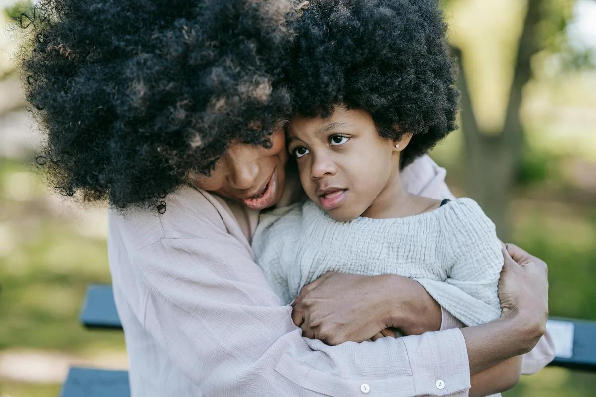 女兒離家就讀大學，母親陷入「女兒空窗期」：專家揭密背後心理機制