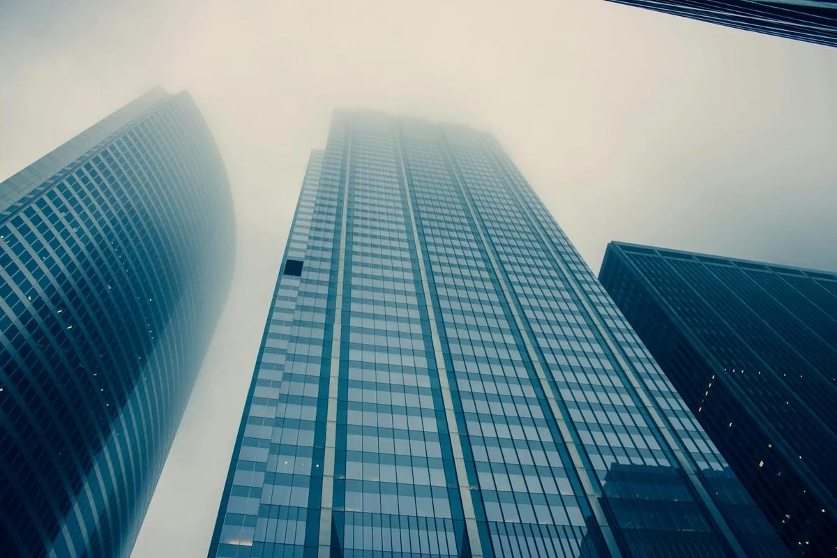 不動產業內藏陰暗！女職員遭霸凌與怪談：「我明明只是個房仲」 ／ Photo by Essow K