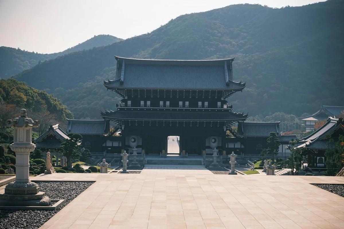 看到別人開心就心痛？僧侶揭開「嫉妬」的真相與對治法 ／ Photo by Hokusai