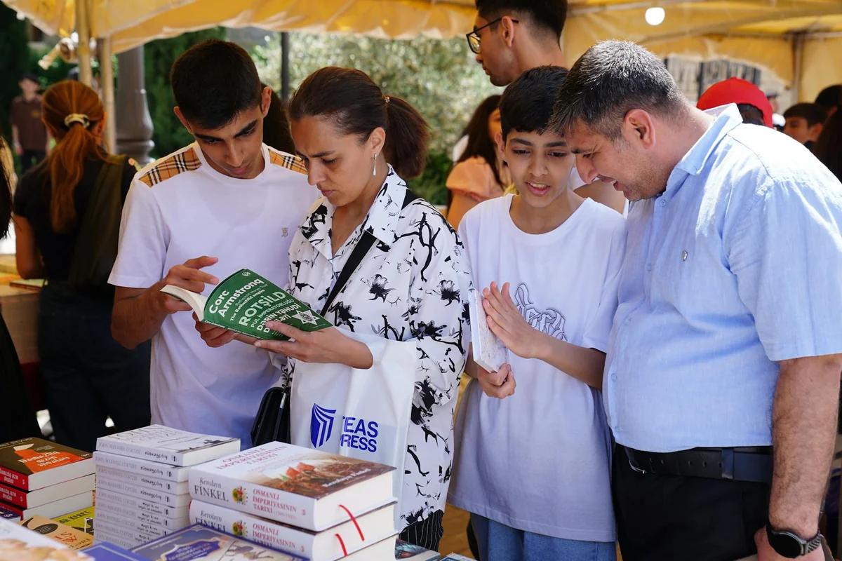 《銀月之狐》主角竟成新任公會長？kimimaro新作《引退了的冒險者》4月15日發售 ／ Photo by Tahir Xəlfə