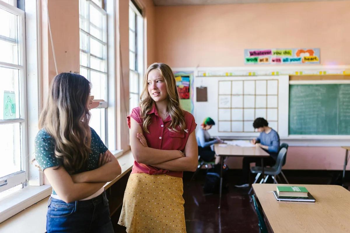 學生對隔壁男同學好感爆棚！網友神建議：快讓他降好感度 ／ Photo by RDNE Stock project