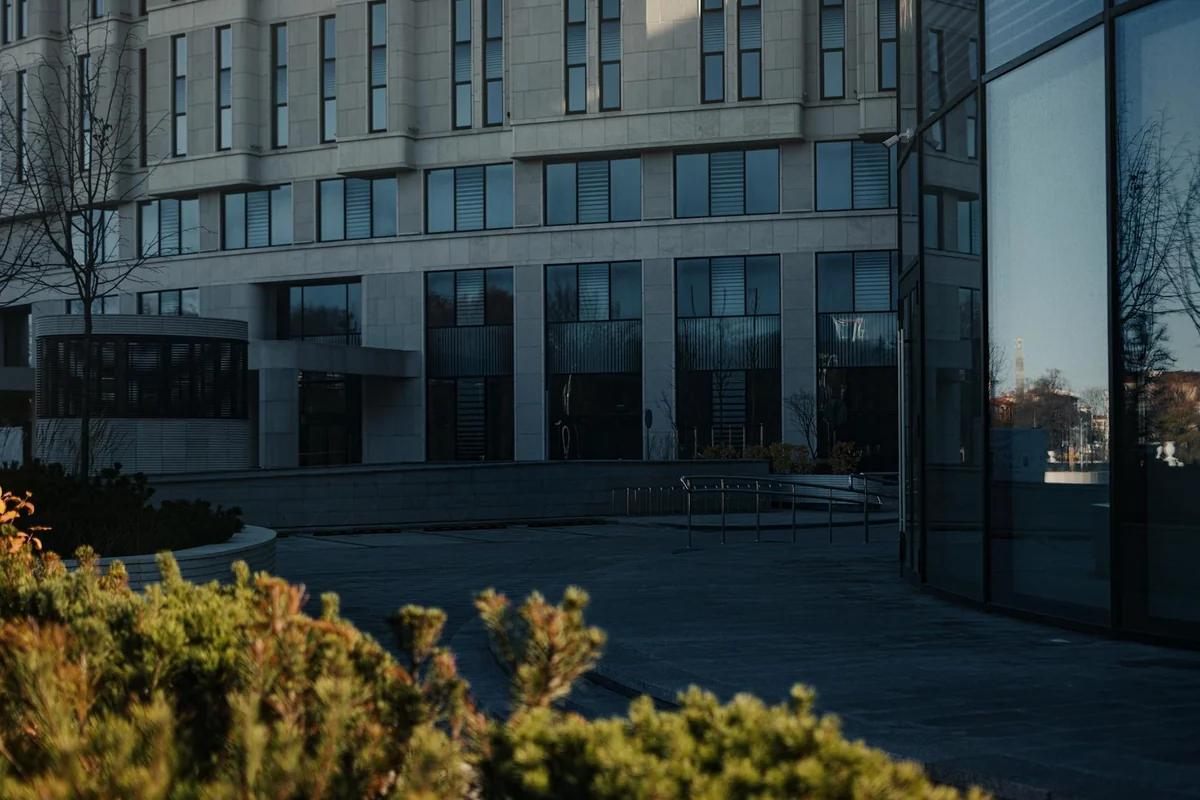 製藥5大龍頭年收入大公開!氷河期世代成最大輸家 / Photo by Evgeni Adutskevich