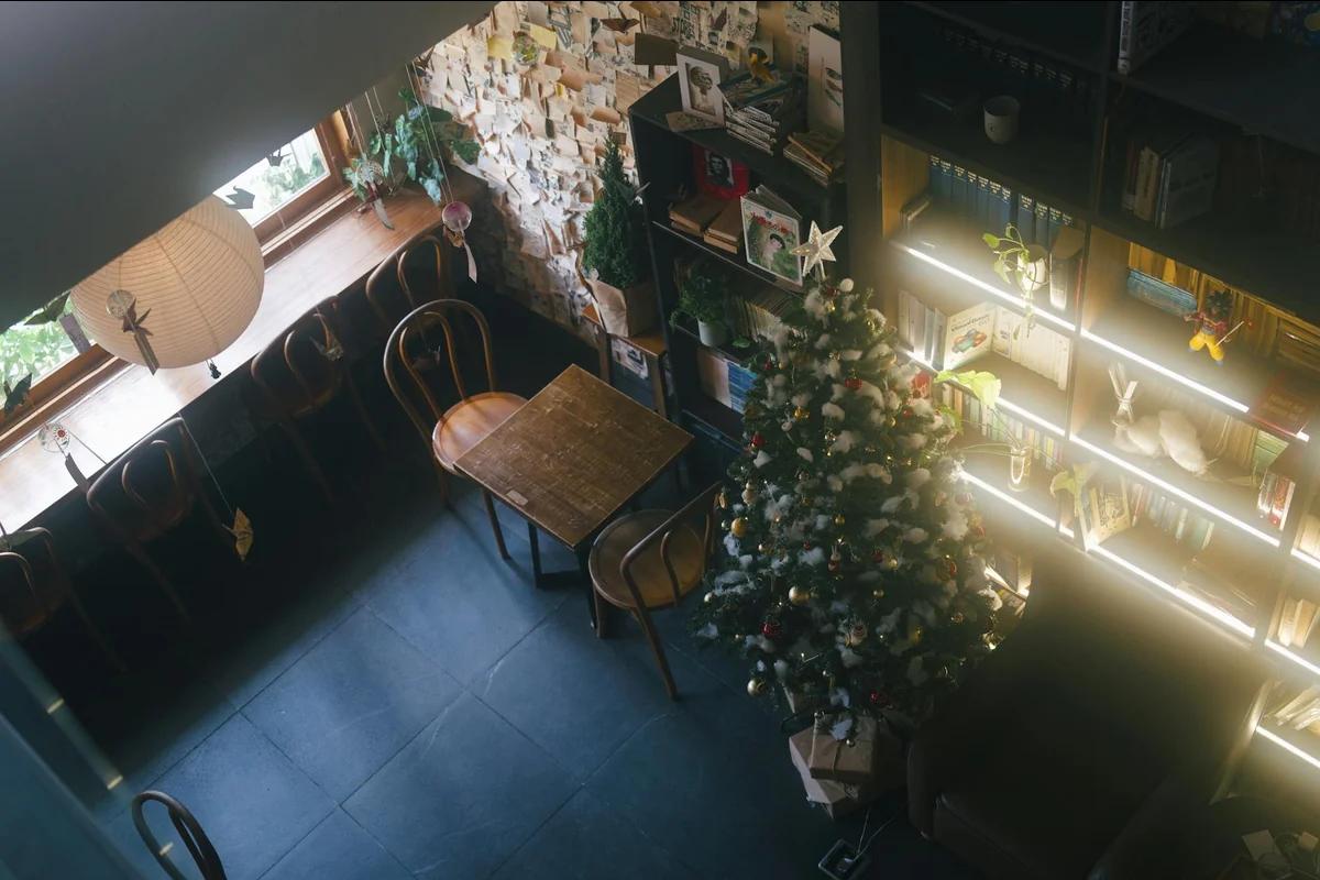 80歲學生宿舍管理員憂心:現代親子關係異變,孩子越來越孤單 / Photo by Dũng Phạm